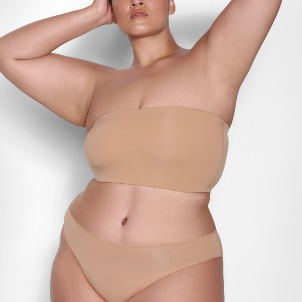 NWOT Skims FITS EVERYBODY BANDEAU BRA